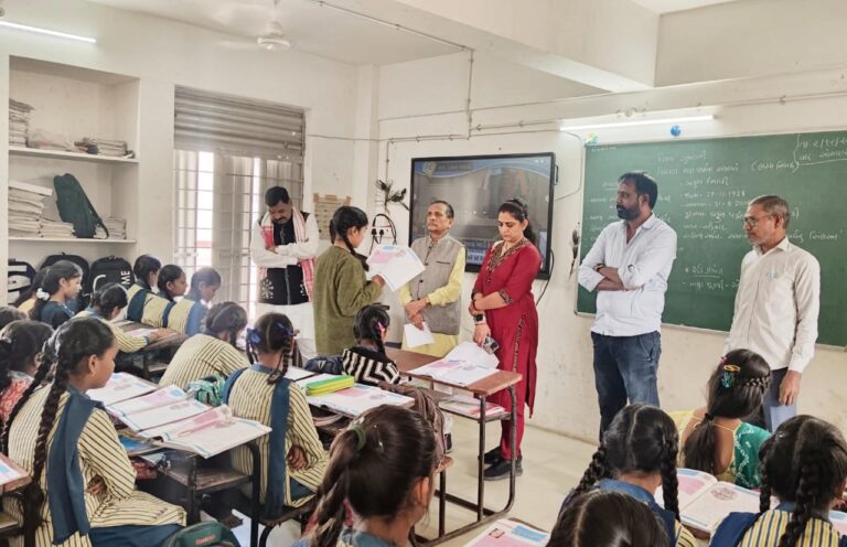 શિક્ષણમંત્રી કુબેર ડિંડોરે બોડેલી કન્યા શાળાની ઓચિંતી મુલાકાત લીધી